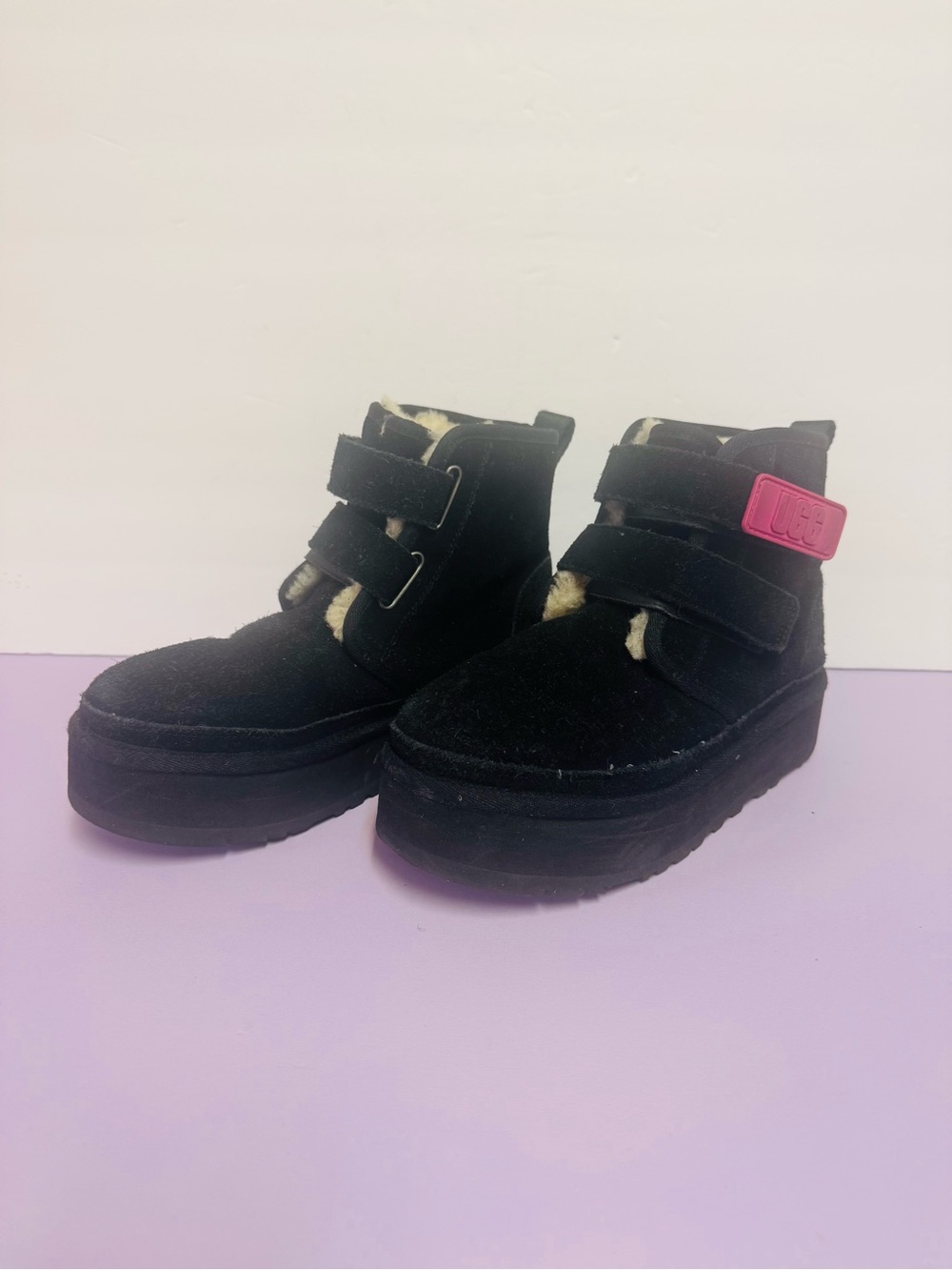 UGG Neumel Platform boots in black Size 4